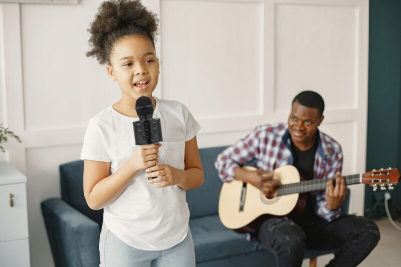 MIKROFON KARAOKE BLUETOOTH DLA DZIECI CZARNY - obrazek 4